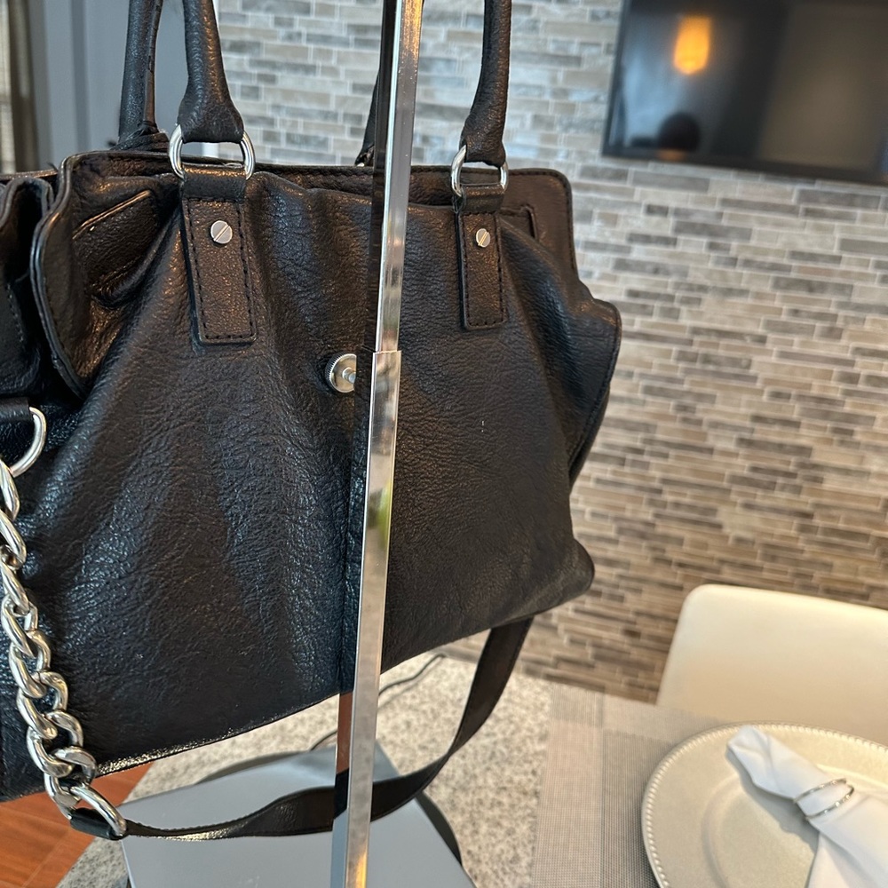 Used great condition MK black shoulder Bag